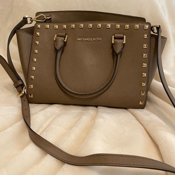 Michael Kors studded crossbody - Picture 1 of 4